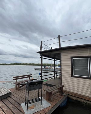 Плавучий домик