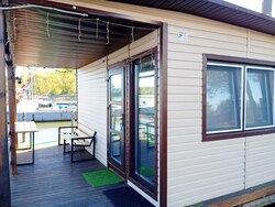 Плавучий домик с парной