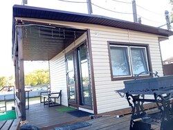 Плавучий домик с парной